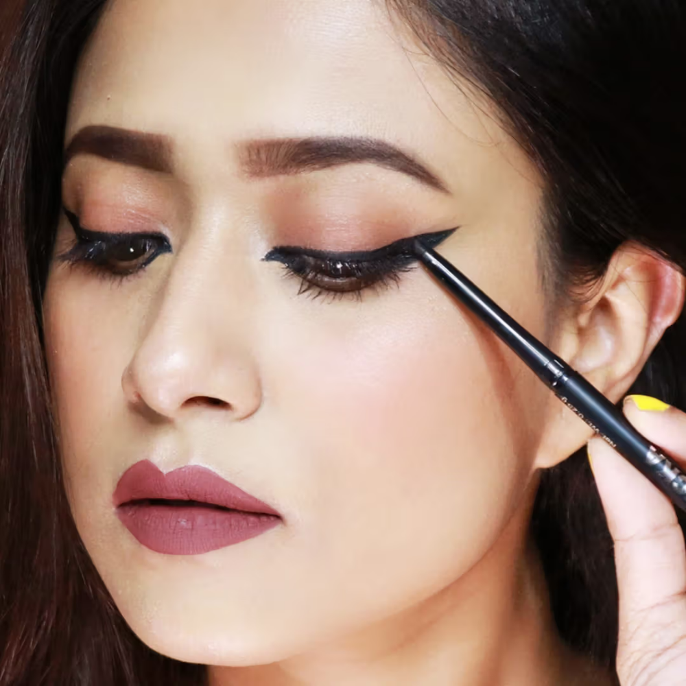 FLiCKA Breathtaking Eye Kajal Rich Pigment Waterproof Smudgeproof Long Lasting Easy Apply