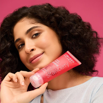 Jovees Herbal Strawberry Face Wash With Strawberry Extracts For Sheer Moisture & Glowing Skin